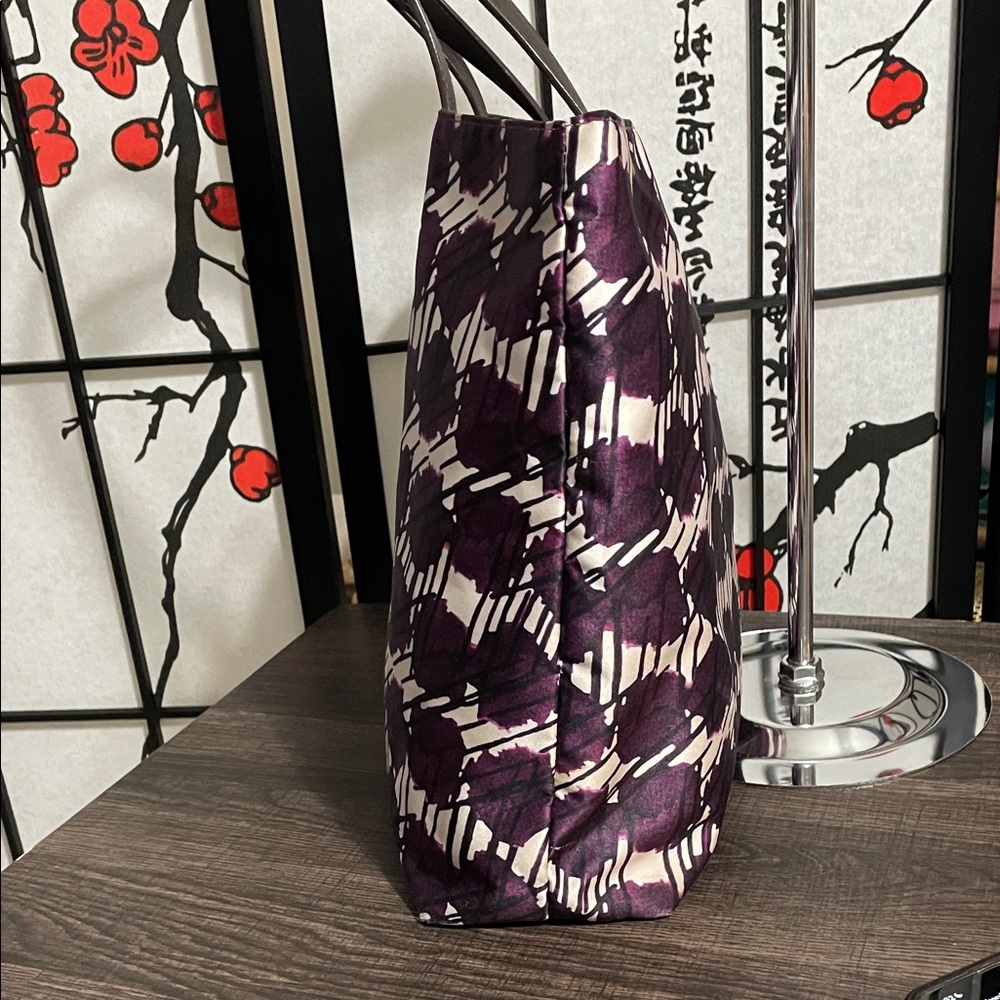 Henri Bendel Purple Illustrated Canvas Tote with Fashion Print - Picture 6 of 13